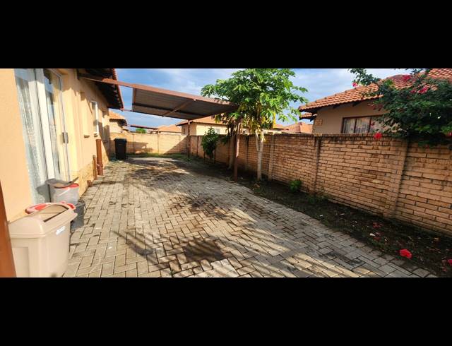 3 BEDROOM HOUSE FOR SALE IN WATERKLOOF HILL ESTATE